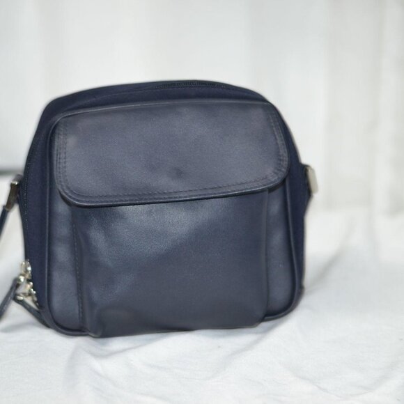 Liz Claiborne Crossbody Organizer - Picture 2 of 11